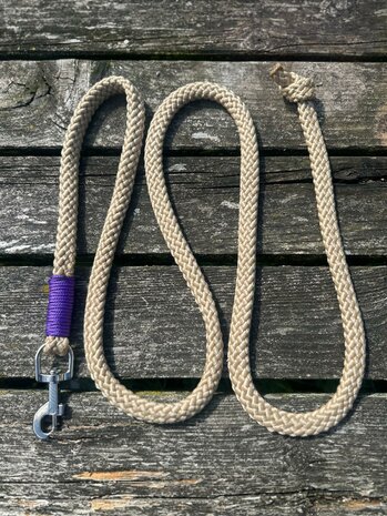 Halstertouw met afwerking